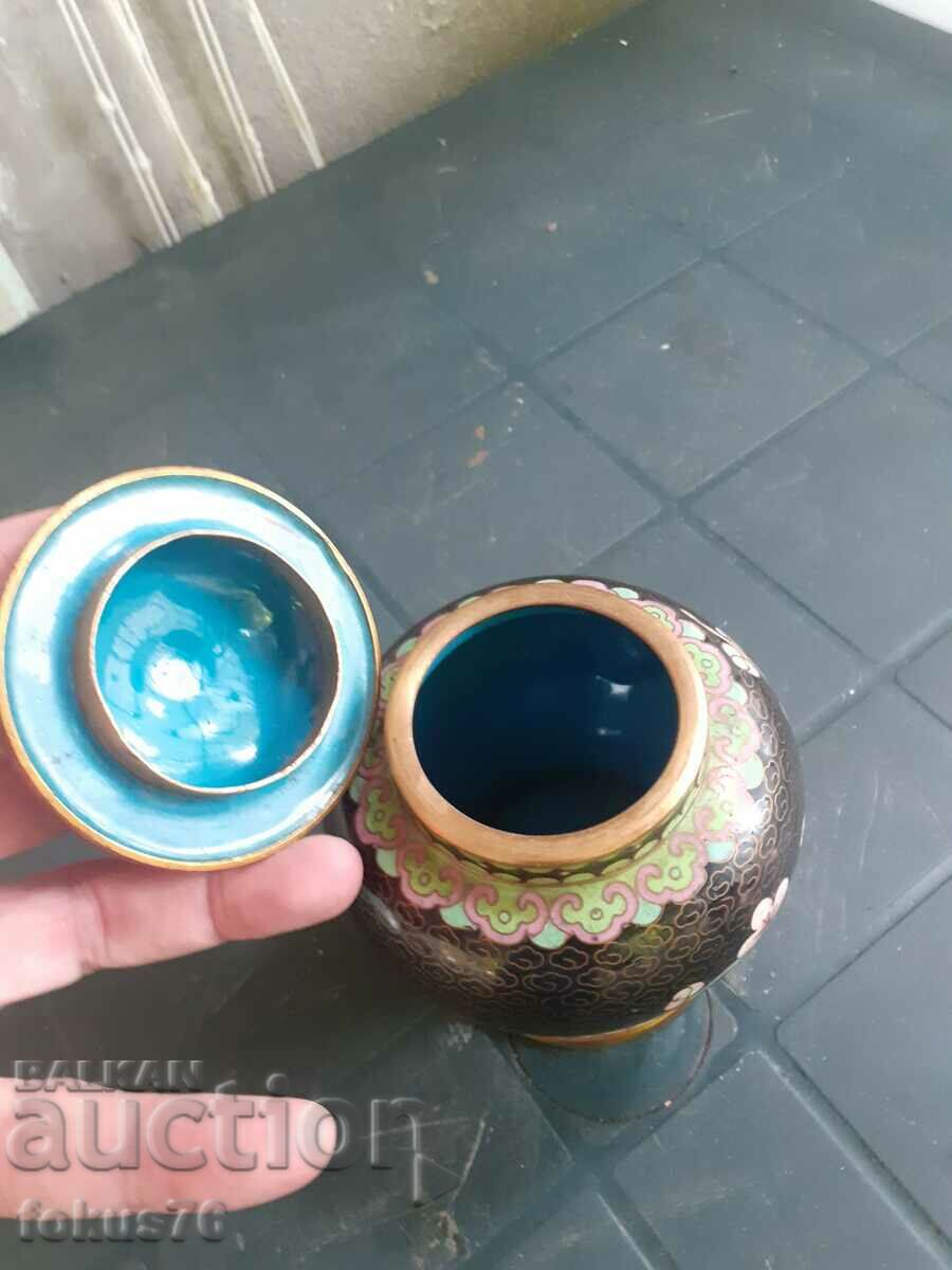 Auction Cloisonne bronze enamel jar with lid Auction Cloisonne bronze enamel jar with lid