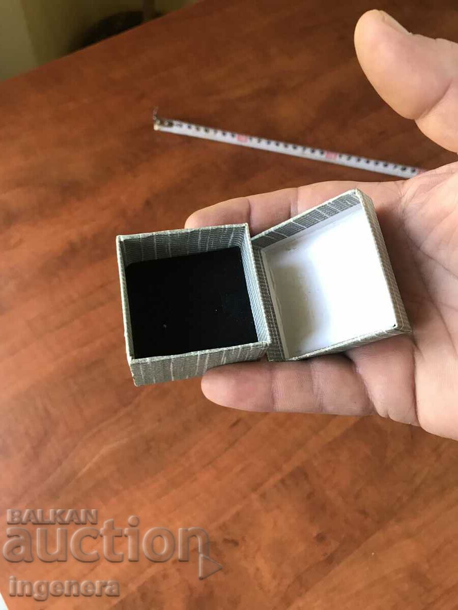 CUTIE DE BIJUTERII CARTON PRESAT cu preț 3.00 BGN | € 1.53 CUTIE DE BIJUTERII CARTON PRESAT cu preț 3.00 BGN | € 1.53