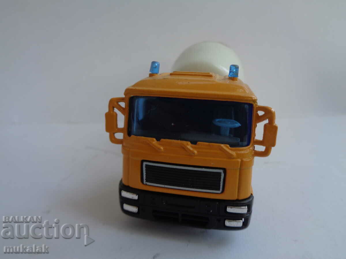 WELLY MAN MERCEDES CONCRETE TROLLEY TRUCK MODEL with price 20.00 BGN | € 10.23 WELLY MAN MERCEDES CONCRETE TROLLEY TRUCK MODEL with price 20.00 BGN | € 10.23