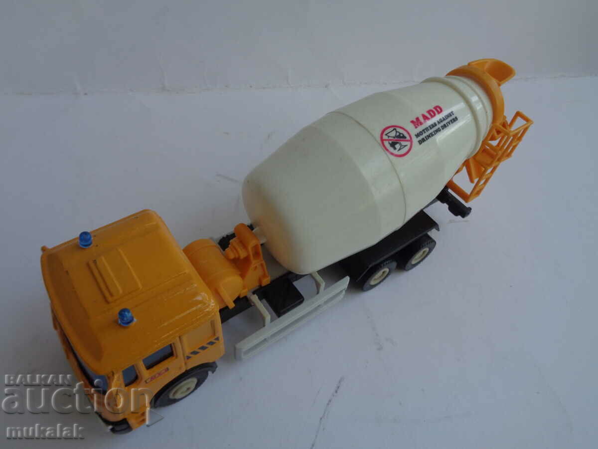WELLY MAN MERCEDES CONCRETE TROLLEY TRUCK MODEL - 5 WELLY MAN MERCEDES CONCRETE TROLLEY TRUCK MODEL - 5