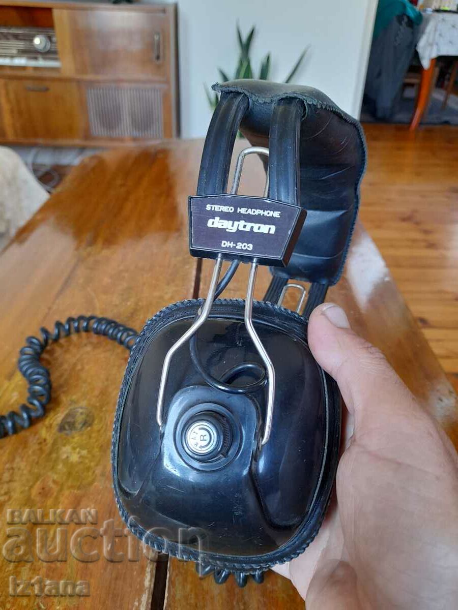 Доставка на Стари слушалки Daytron Доставка на Стари слушалки Daytron