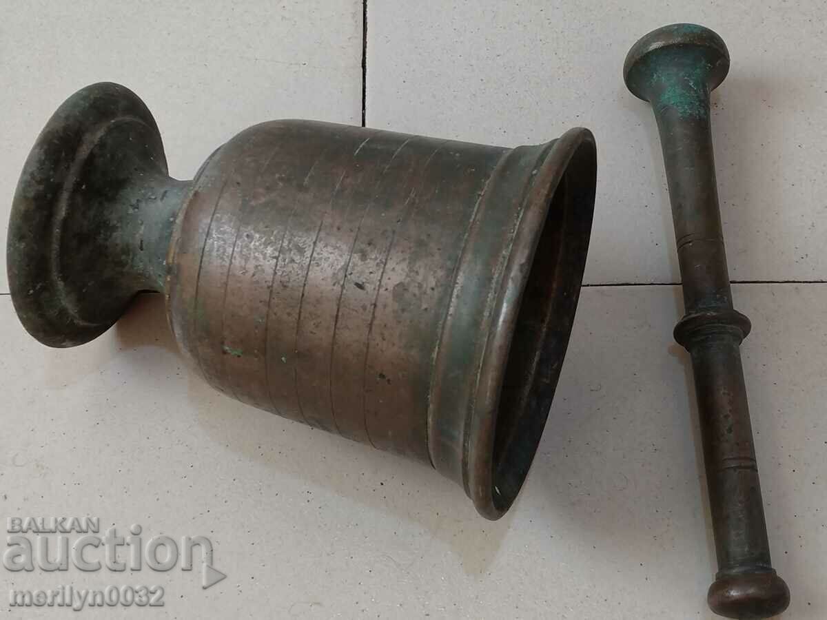 Auction Old bronze mortar, 4.5 kg mortar and pestle Auction Old bronze mortar, 4.5 kg mortar and pestle