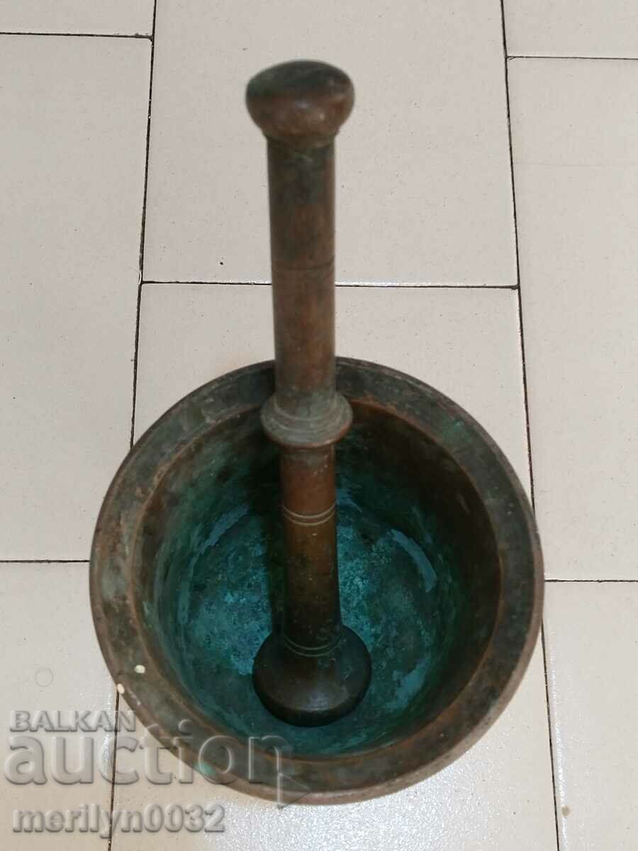 Delivery of Old bronze mortar, 4.5 kg mortar and pestle Delivery of Old bronze mortar, 4.5 kg mortar and pestle