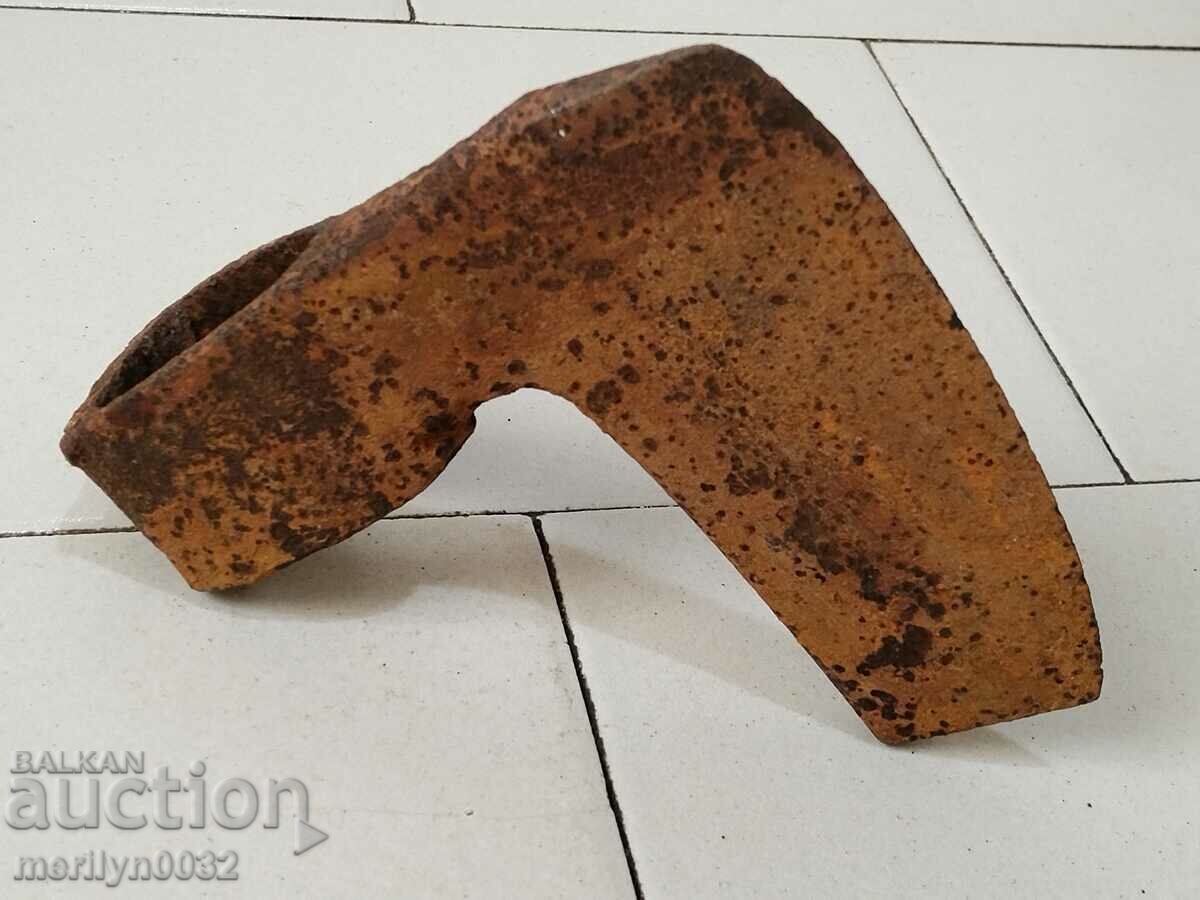 Delivery of Old ax ax satyr hatchet without sap Delivery of Old ax ax satyr hatchet without sap