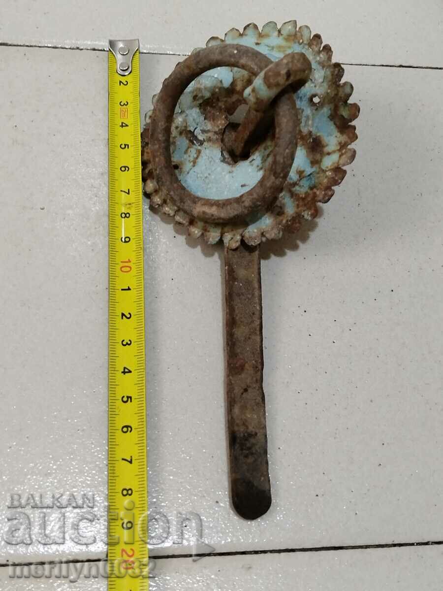 Auction Antique wrought iron latch, lock, latch for an antique gate Auction Antique wrought iron latch, lock, latch for an antique gate