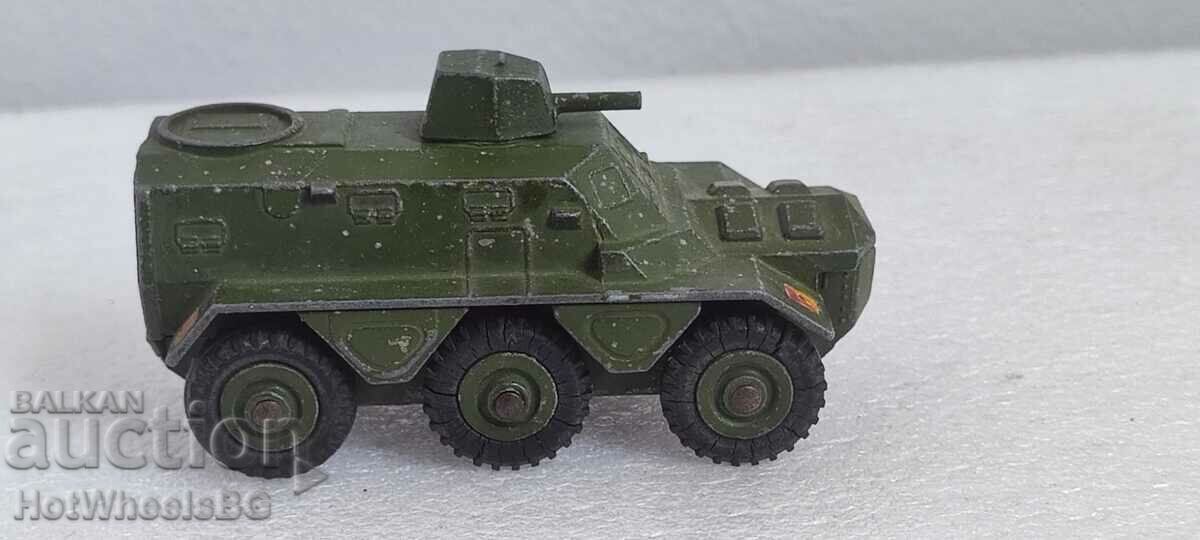 Auction DINKY TOYS Meccano -No 676 Armored Personnel Carrier Auction DINKY TOYS Meccano -No 676 Armored Personnel Carrier