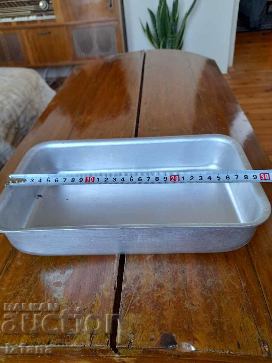 Delivery of Old aluminum tray, casserole Delivery of Old aluminum tray, casserole