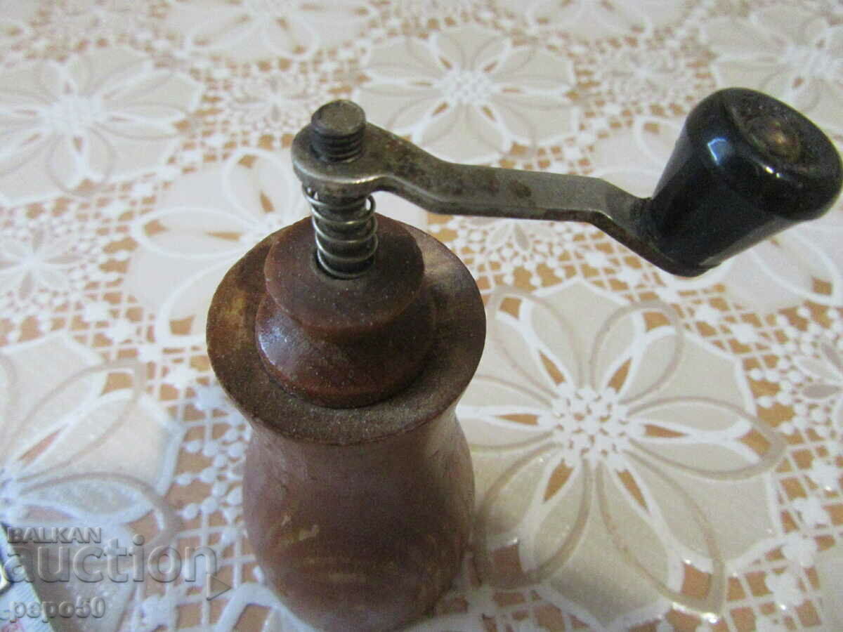 BLACK PEPPER MACHINE FROM THE TIME OF SOCSA with price 6.00 BGN | € 3.07