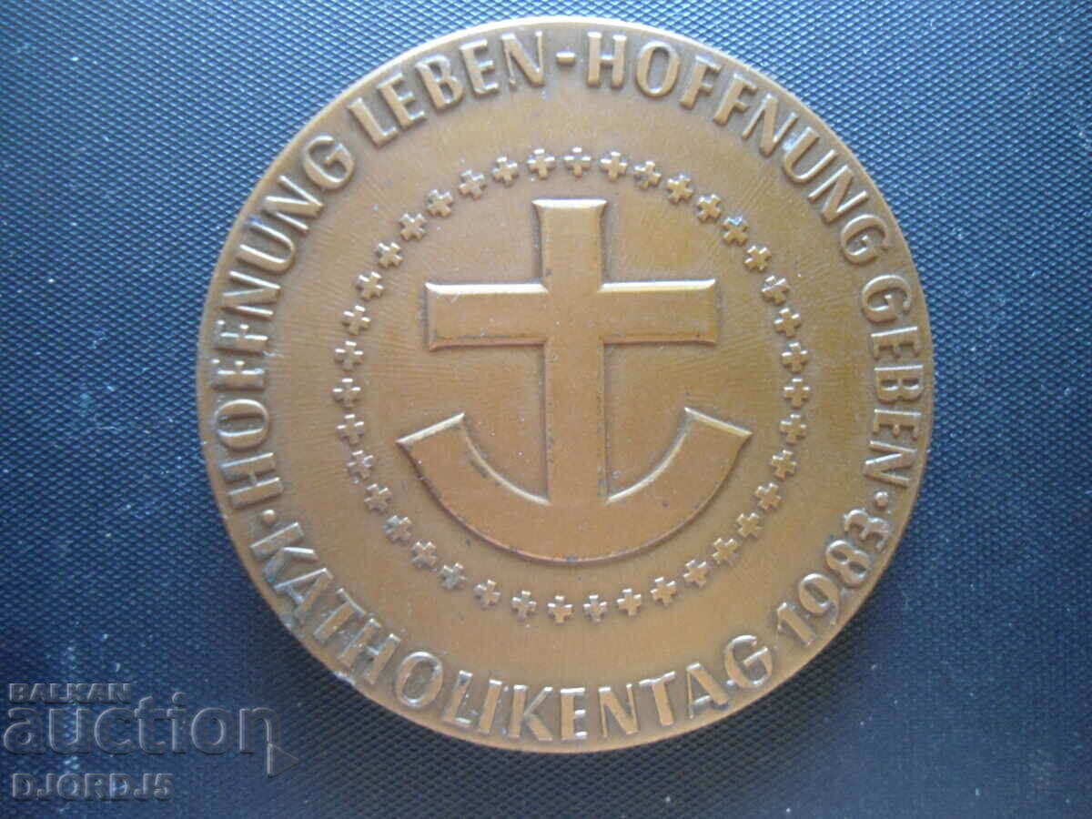 Old order, medal, plaque with price 20.00 BGN | € 10.23 Old order, medal, plaque with price 20.00 BGN | € 10.23