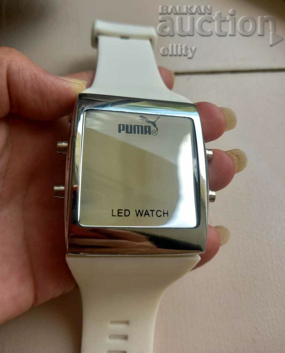 Бял ел. часовник ''Puma'', работещ от 0,01 ст