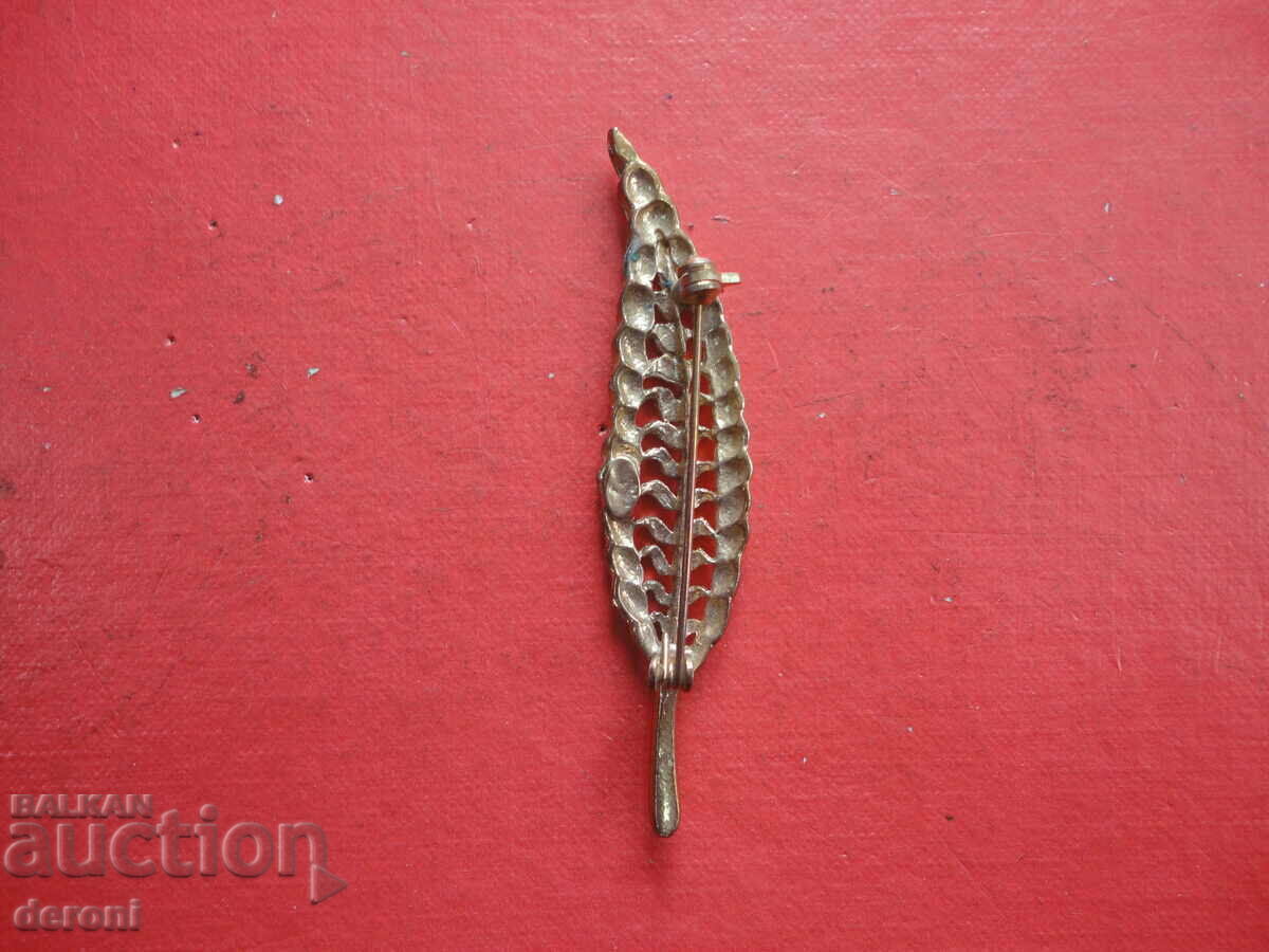 Auction Gilt leaf brooch 3 Auction Gilt leaf brooch 3