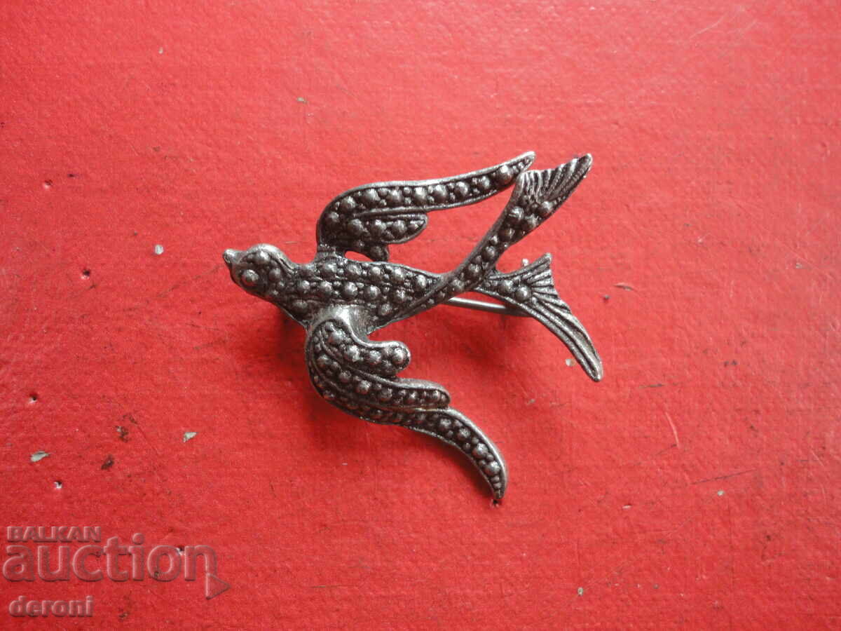 Καταπληκτική καρφίτσα χελιδόνι με τιμή 10.00 BGN | € 5.11 Καταπληκτική καρφίτσα χελιδόνι με τιμή 10.00 BGN | € 5.11