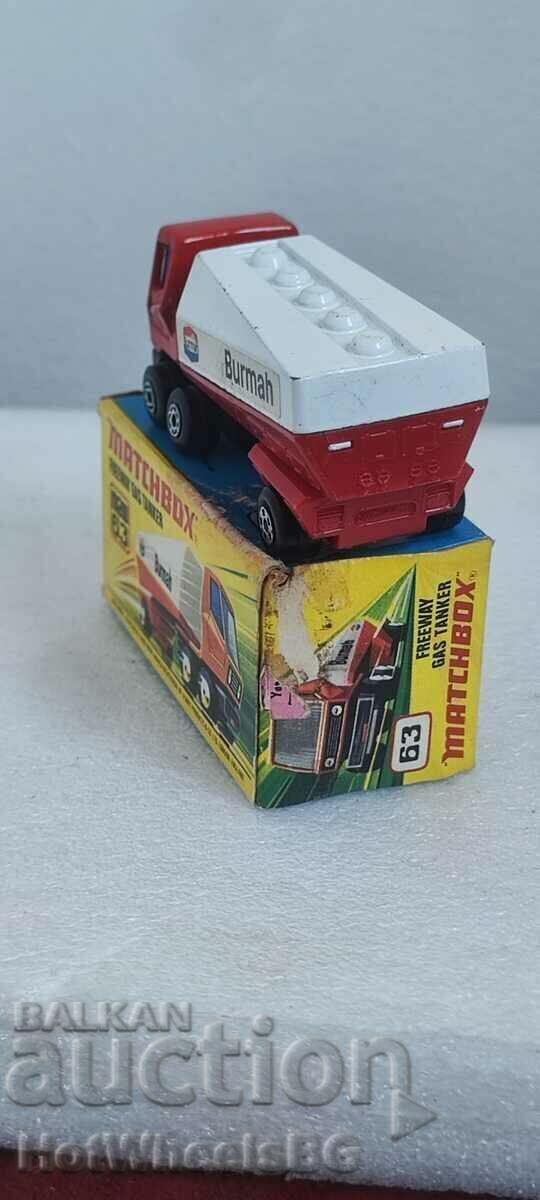 Livrarea MACHBOX LESNEY -No 63B Freeway Gas Tanker 1973