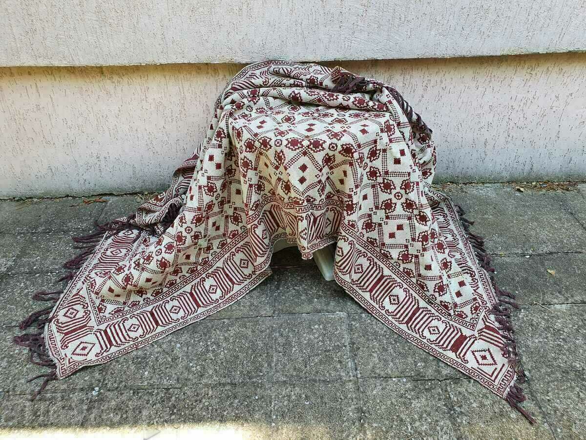 Delivery of I am selling an old double-sided carpet - 100% wool.