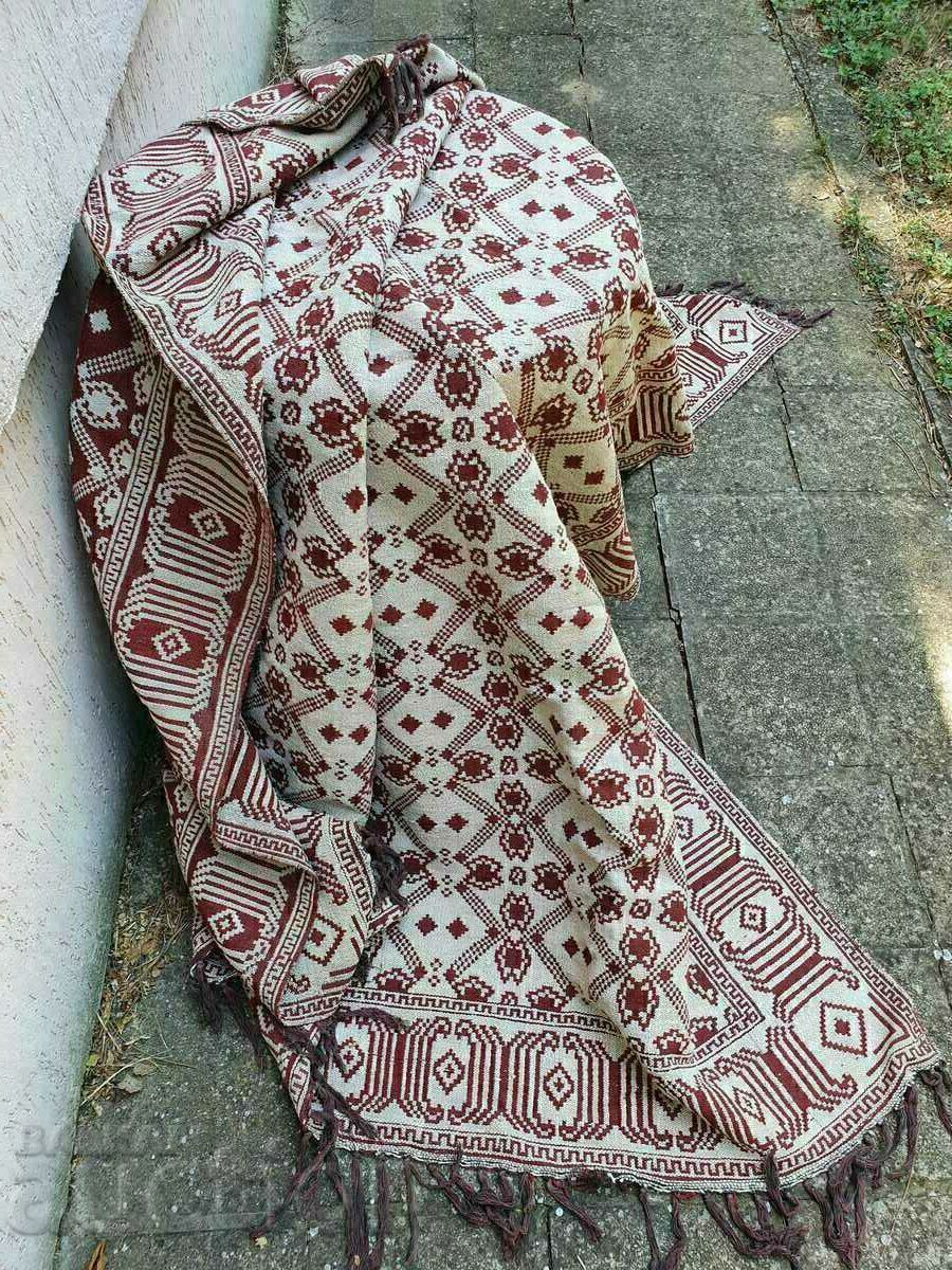 I am selling an old double-sided carpet - 100% wool. - 6