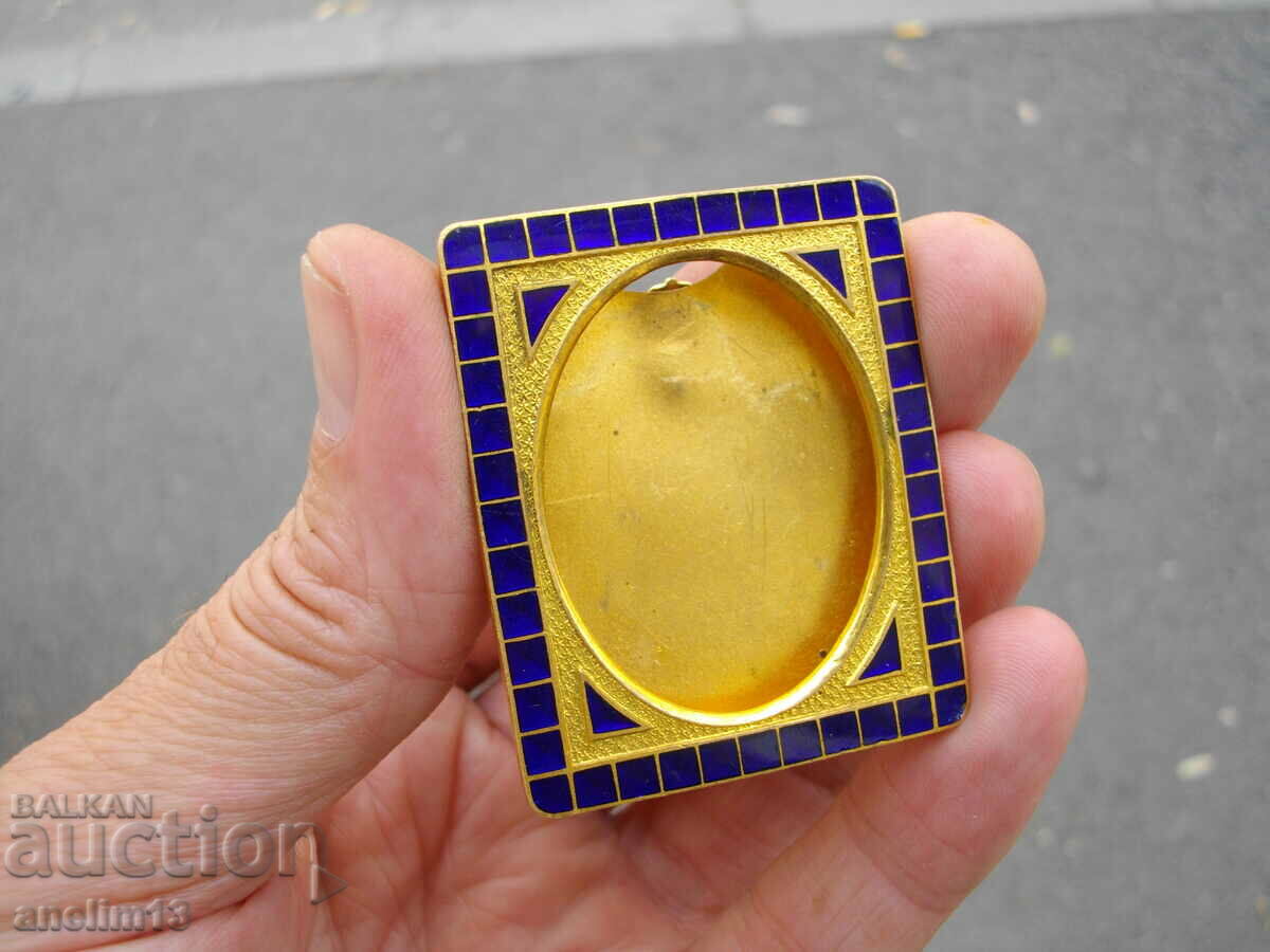 AN OLD GILT ENAMEL PICTURE FRAME - 5 AN OLD GILT ENAMEL PICTURE FRAME - 5