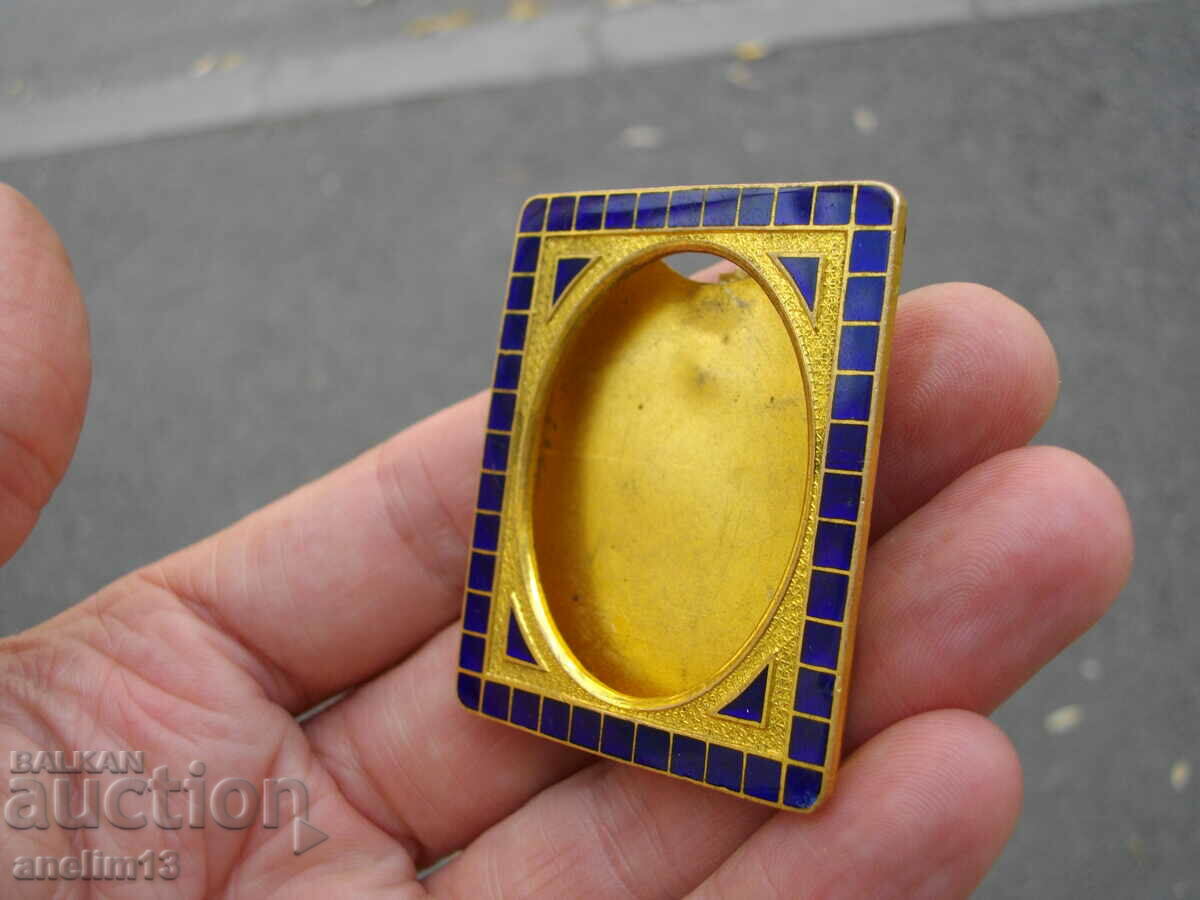 AN OLD GILT ENAMEL PICTURE FRAME - 6 AN OLD GILT ENAMEL PICTURE FRAME - 6