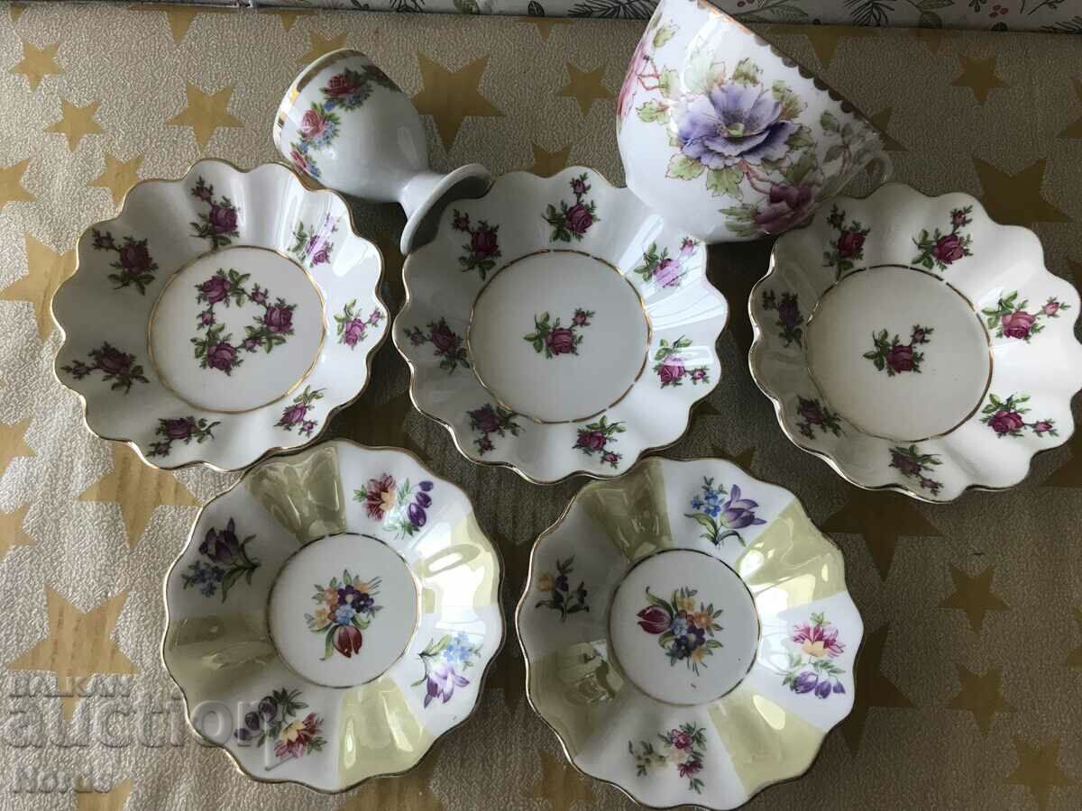 Lot of saucers