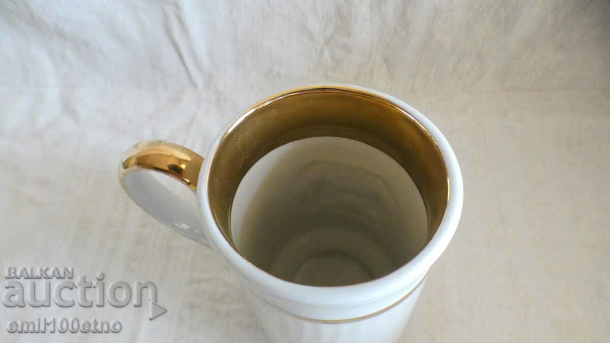 Mug souvenir with the coat of arms of Riga and many gilt porcelain USSR - 5 Mug souvenir with the coat of arms of Riga and many gilt porcelain USSR - 5