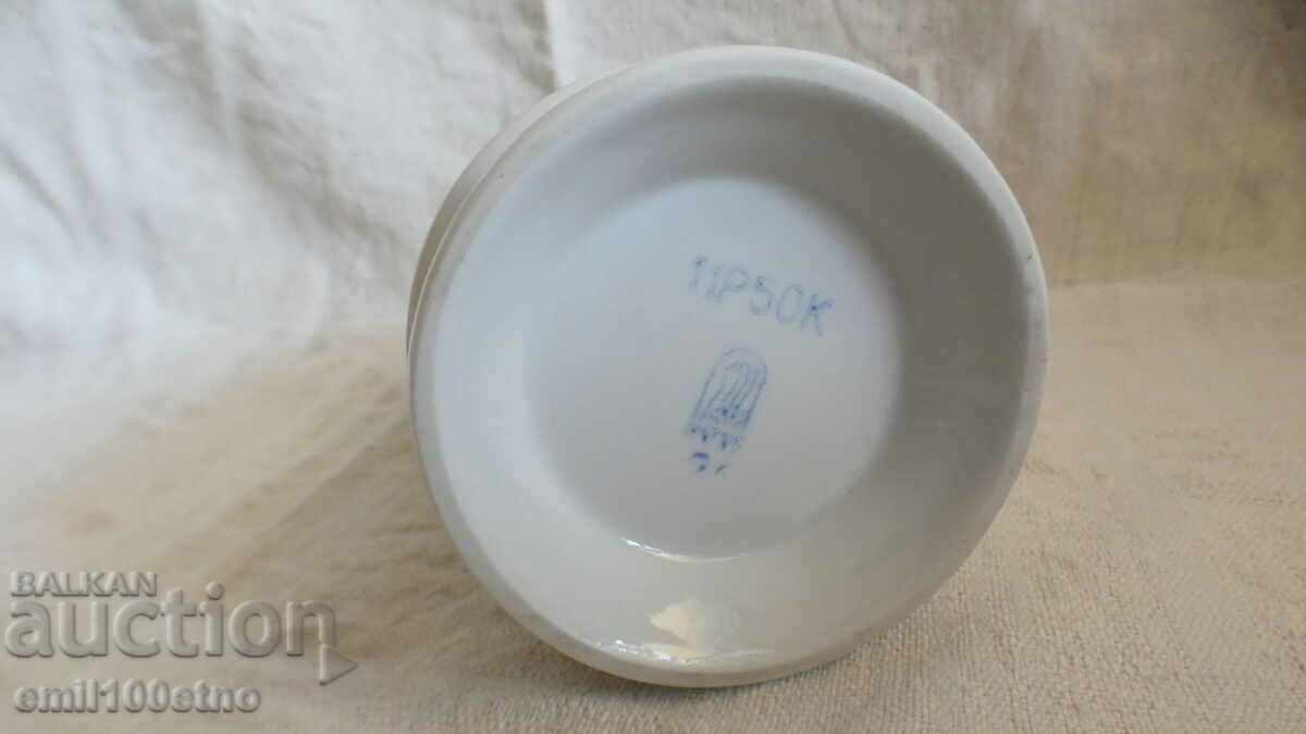 Mug souvenir with the coat of arms of Riga and many gilt porcelain USSR - 6 Mug souvenir with the coat of arms of Riga and many gilt porcelain USSR - 6