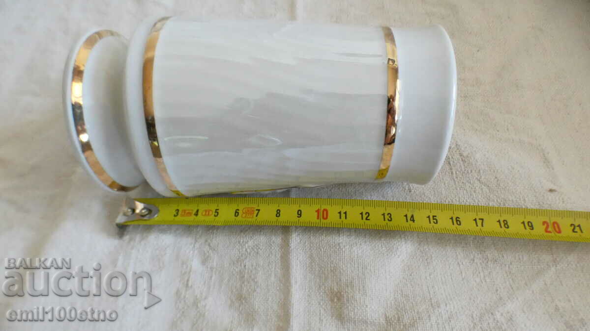 Mug souvenir with the coat of arms of Riga and many gilt porcelain USSR - 7 Mug souvenir with the coat of arms of Riga and many gilt porcelain USSR - 7