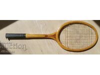 O rachetă de tenis din anii 1960 - de la un ban