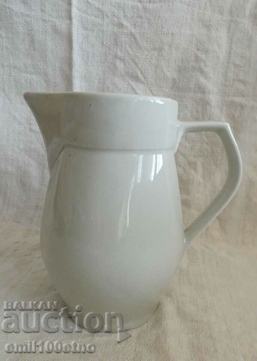 Urcior mic de vin, porțelan bulgar vechi cu preț 15.00 BGN | € 7.67