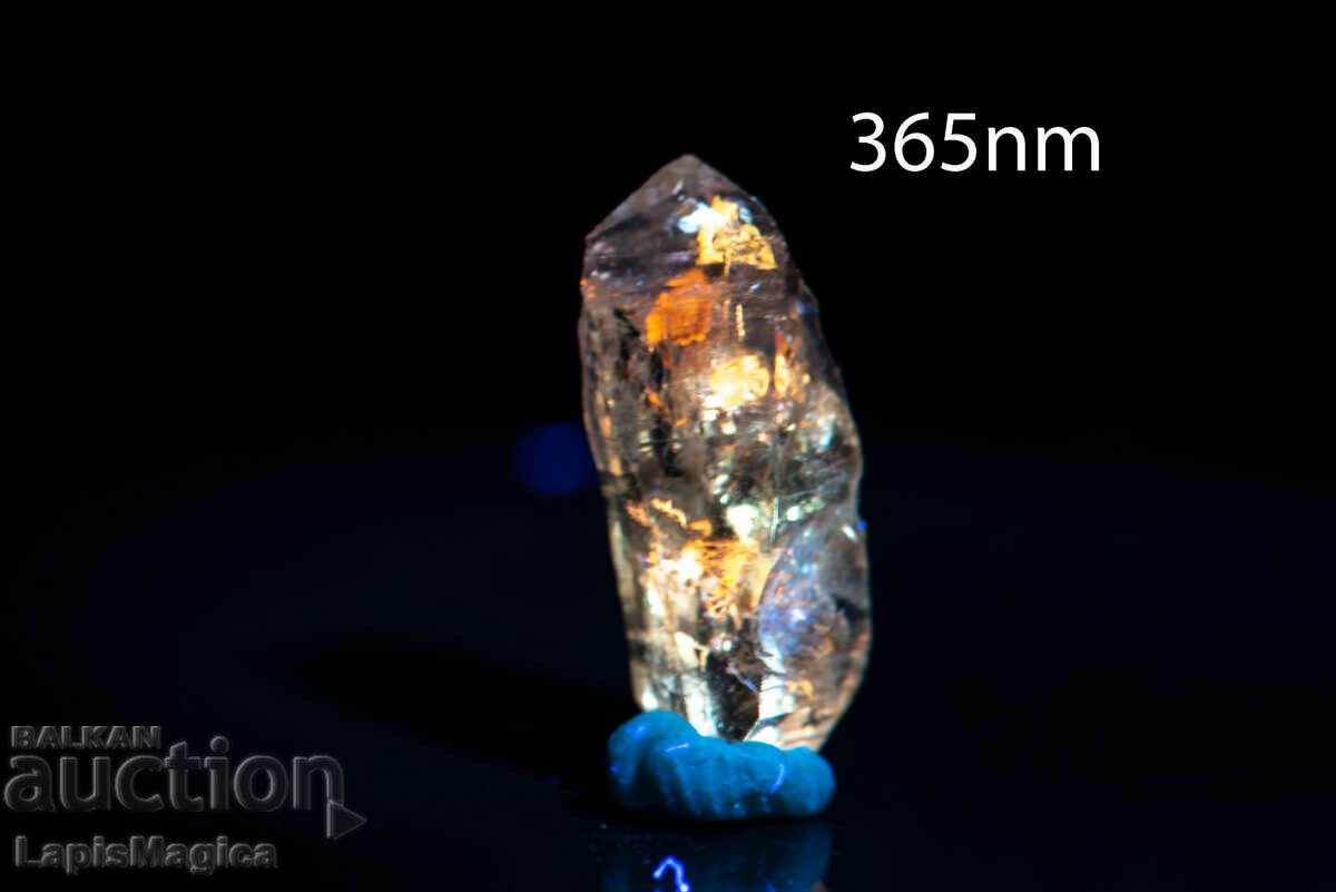 Petroleum Quartz Crystal 2ct Fluorescent #5