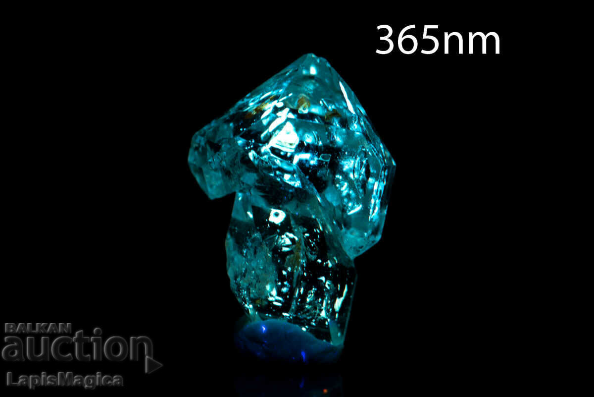 Петролен кварц кристал 2.4ct флуоресцентен #11