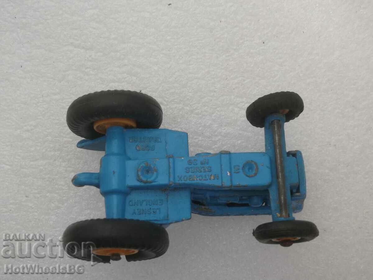 - MATCHBOX LESNEY. No. 39C Ford Tractor 1967 - 6