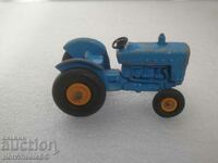 - MATCHBOX LESNEY. No. 39C Ford Tractor 1967