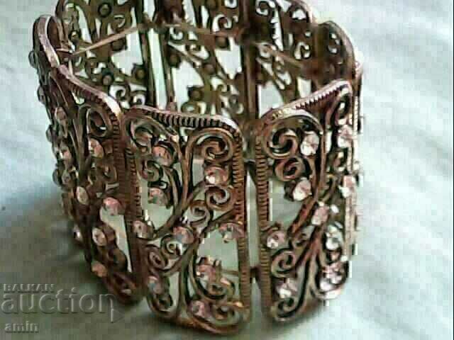 Delivery of A beautiful silver plated bracelet is studded with crystal