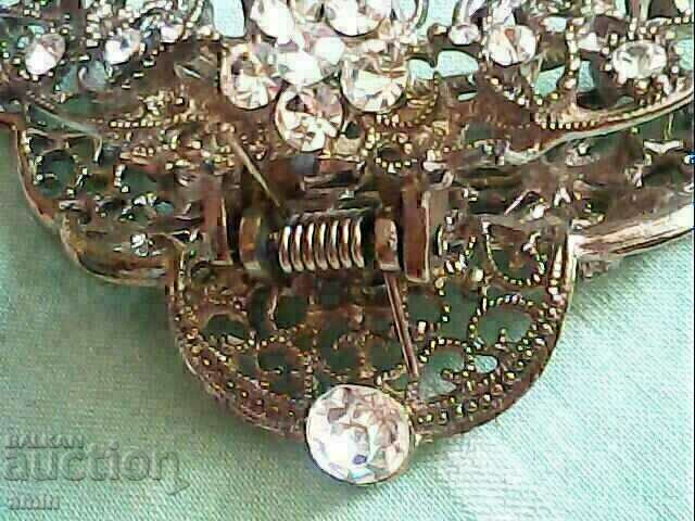 A beautiful silver plated bracelet is studded with crystal - 5