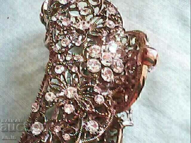 A beautiful silver plated bracelet is studded with crystal - 7