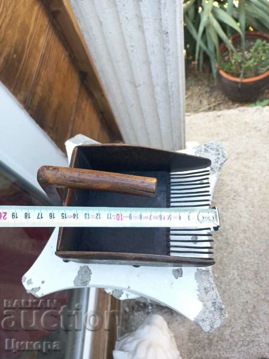 OLD DEVICE FOR PICKING CHAMOMILE COMB - 5 OLD DEVICE FOR PICKING CHAMOMILE COMB - 5