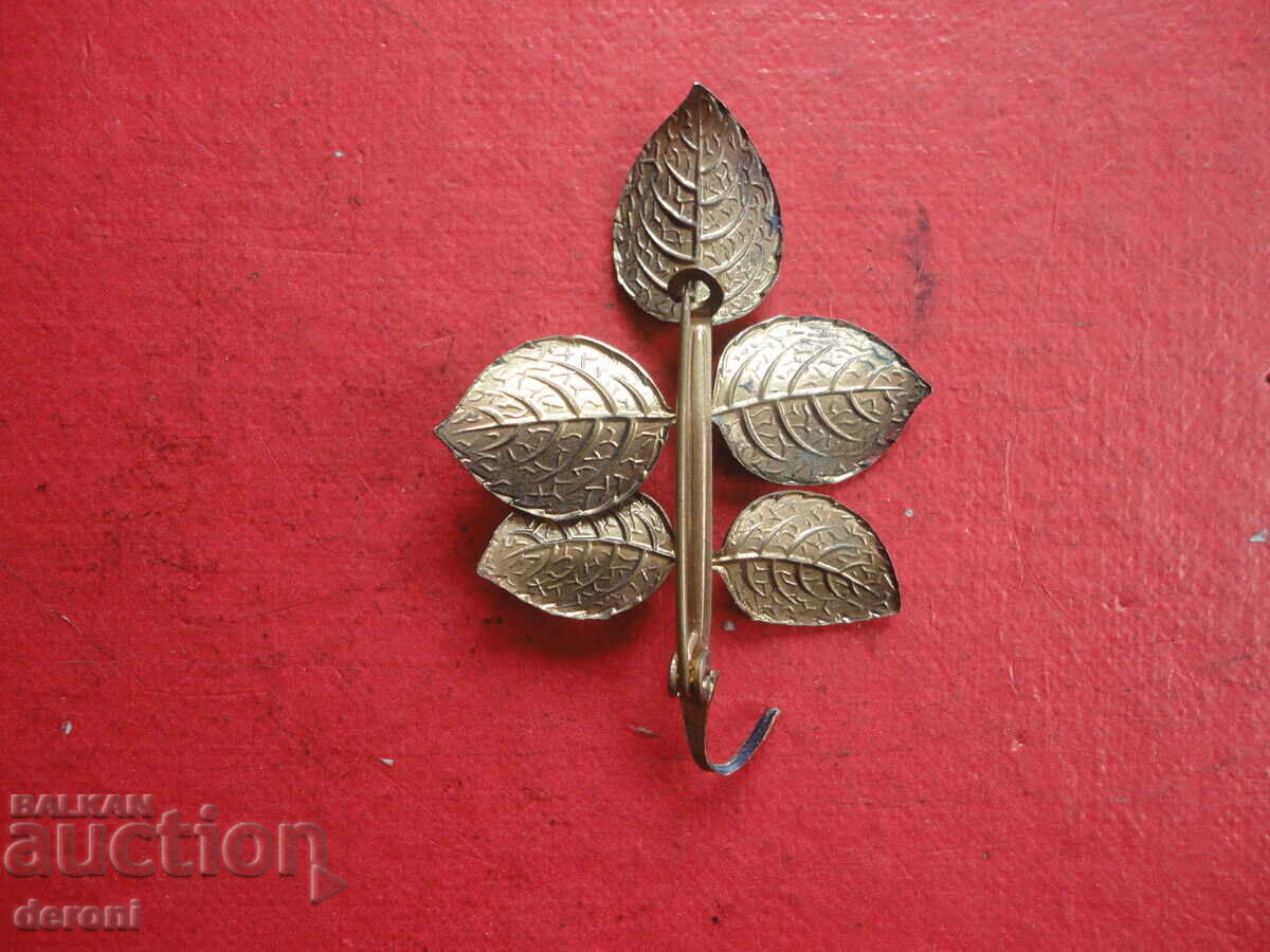 Delivery of Bronze leaf brooch Delivery of Bronze leaf brooch