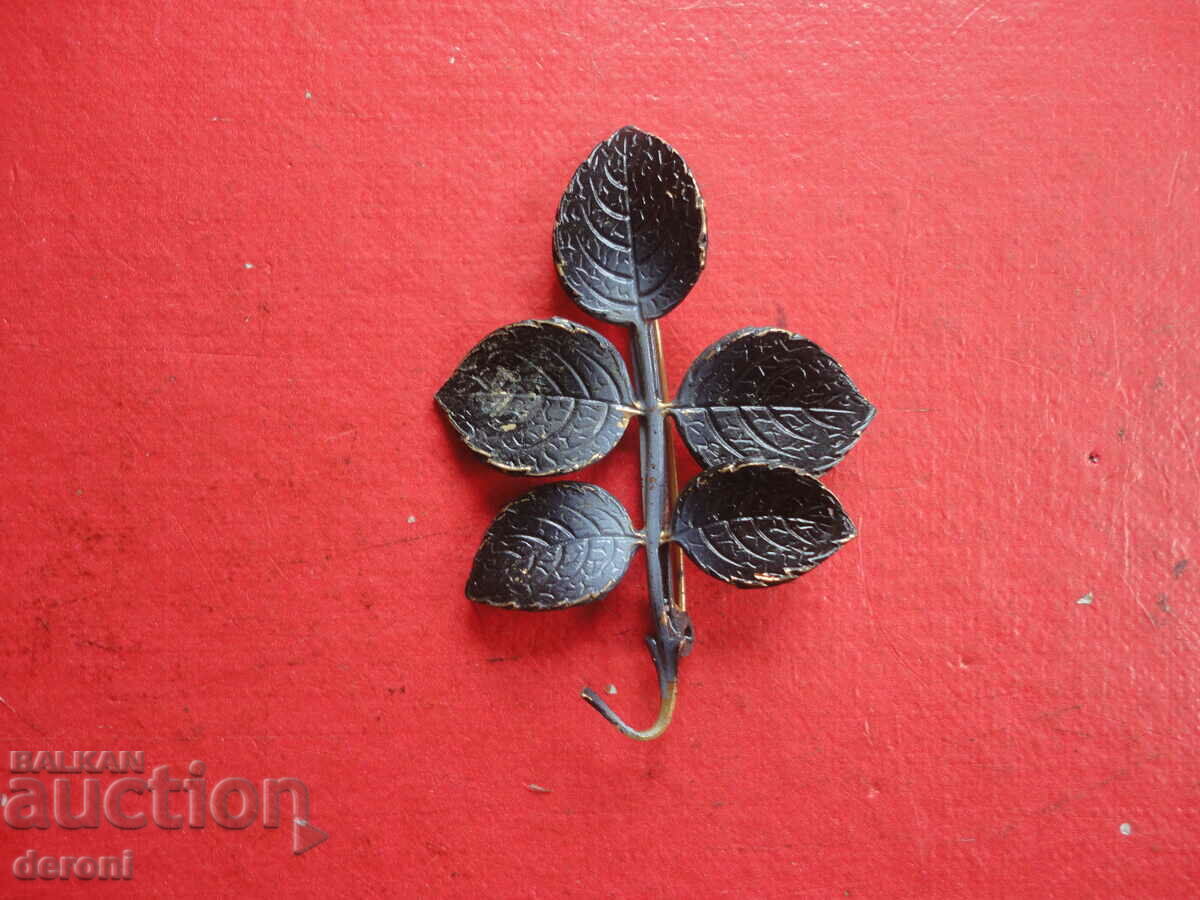 Bronze leaf brooch - 5 Bronze leaf brooch - 5
