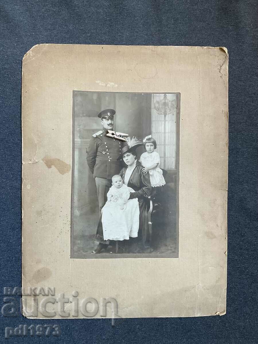 Стара снимка картон офицер със семейството 1920 Варна