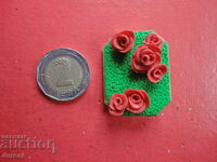 A great brooch with roses