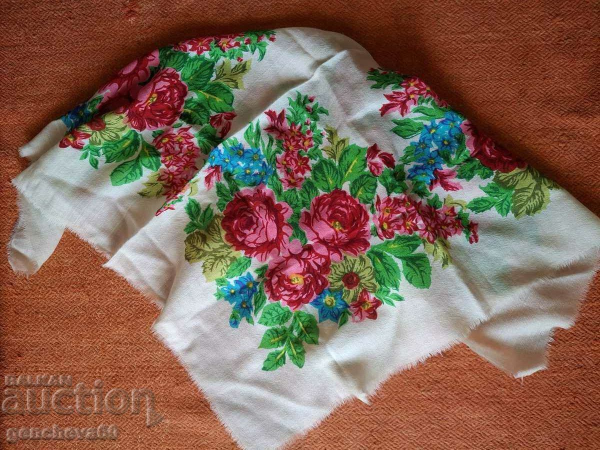 Batic de lână autentic cu preț 40.00 BGN | € 20.45 Batic de lână autentic cu preț 40.00 BGN | € 20.45