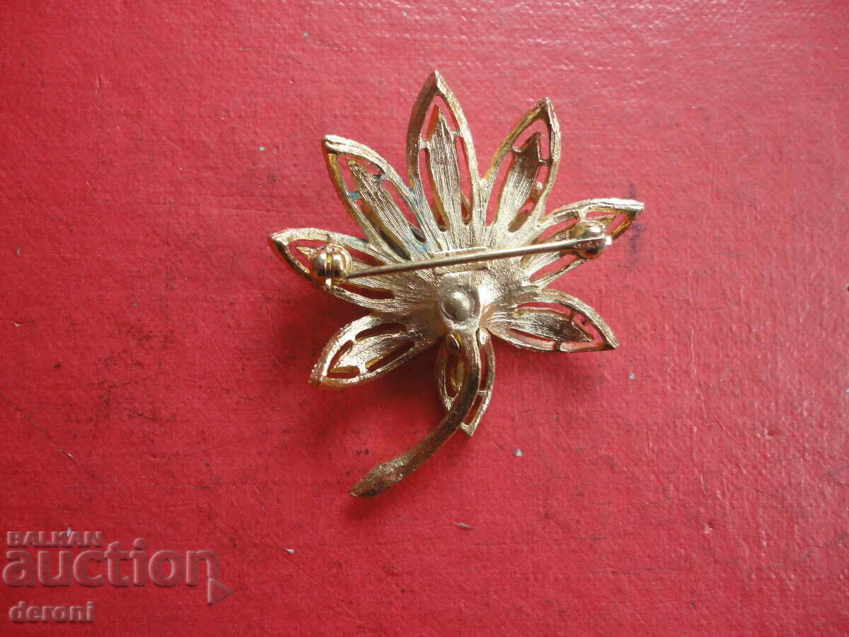 Delivery of Gilded flower brooch 3 Delivery of Gilded flower brooch 3