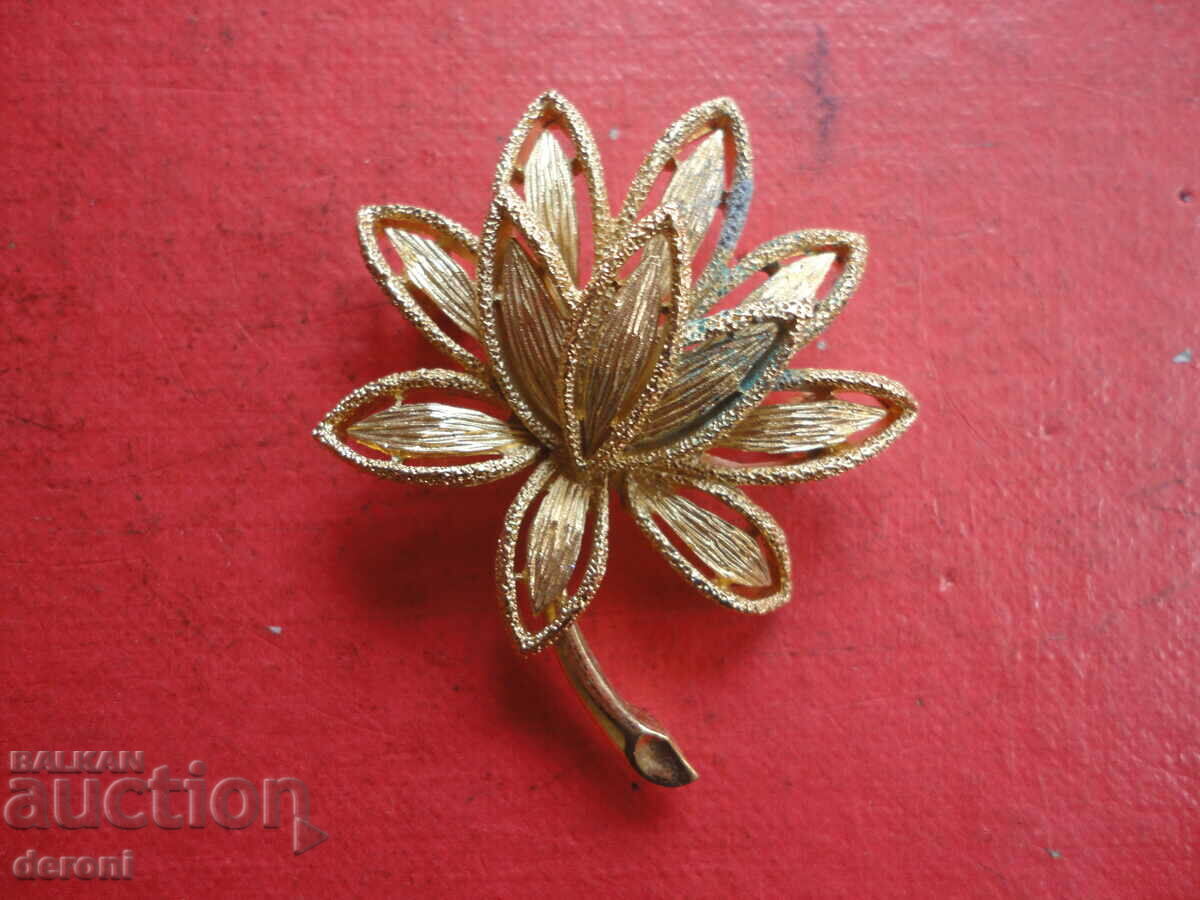 Gilded flower brooch 3 - 5 Gilded flower brooch 3 - 5
