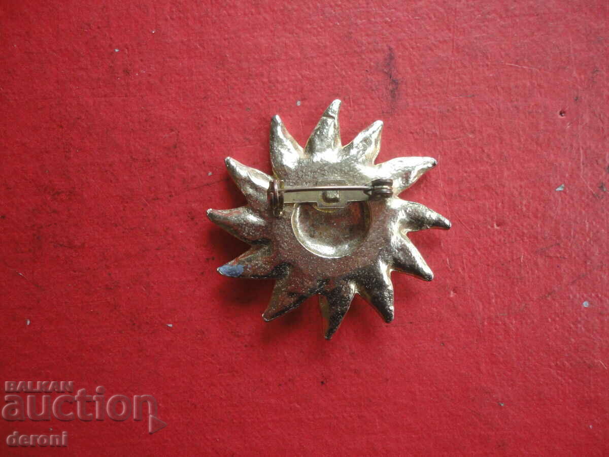 Delivery of Gilded sun brooch 5 Delivery of Gilded sun brooch 5