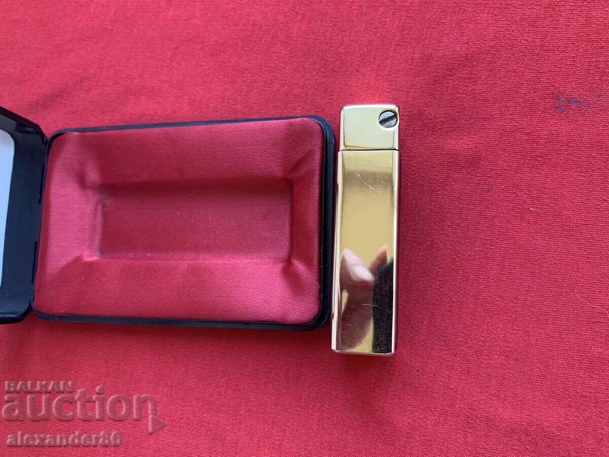 Delivery of An old lighter Delivery of An old lighter