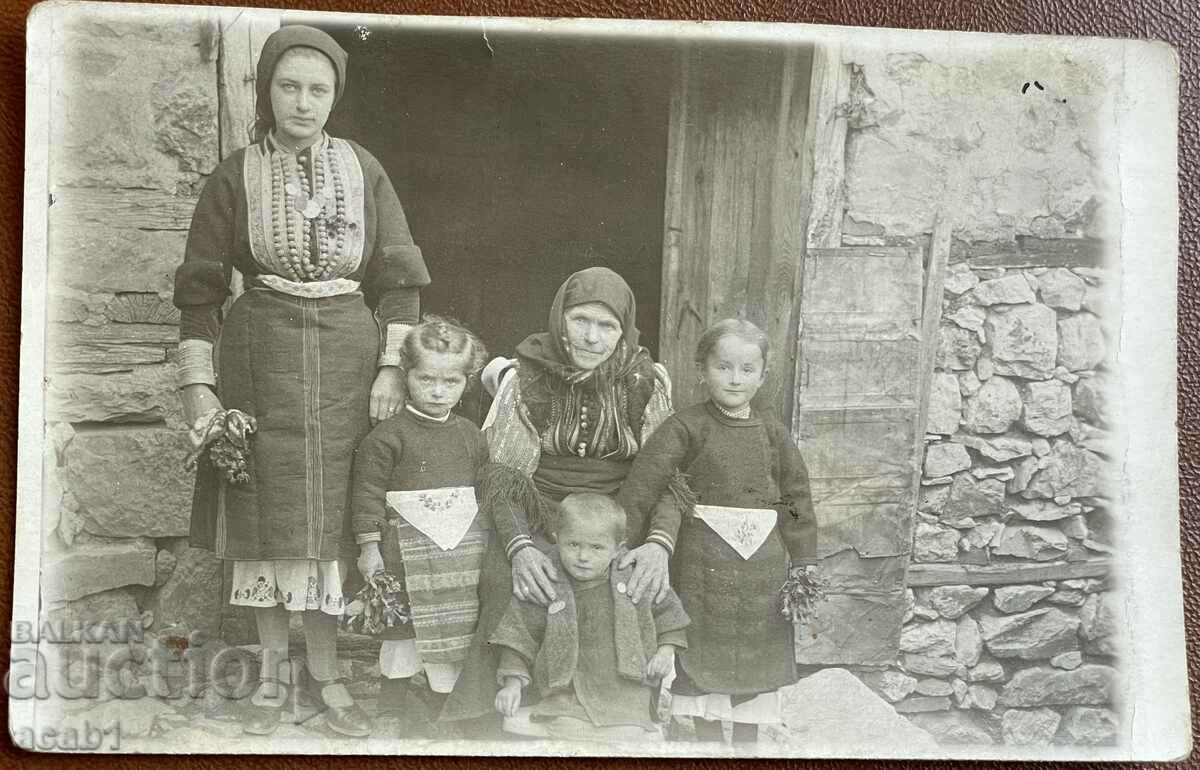 Bulgarian women from Macedonia with children