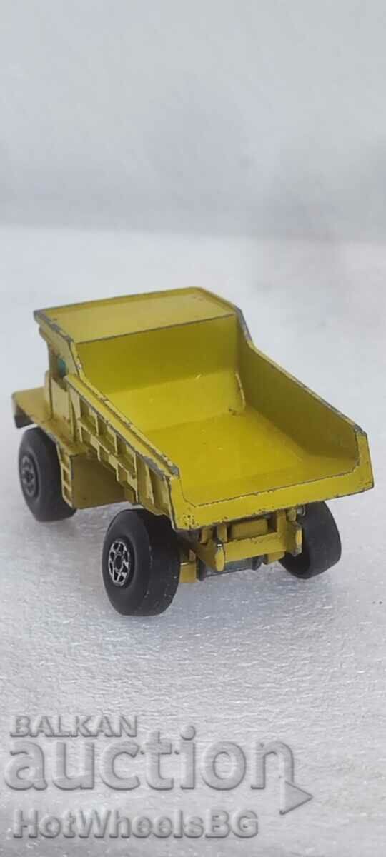 MATCHBOX LESNEY No. 28A Mack Dump Truck 1970 - 5 MATCHBOX LESNEY No. 28A Mack Dump Truck 1970 - 5