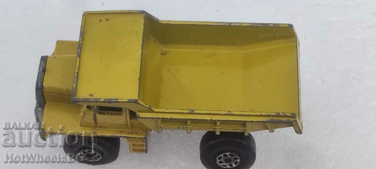 MATCHBOX LESNEY No. 28A Mack Dump Truck 1970 - 6 MATCHBOX LESNEY No. 28A Mack Dump Truck 1970 - 6