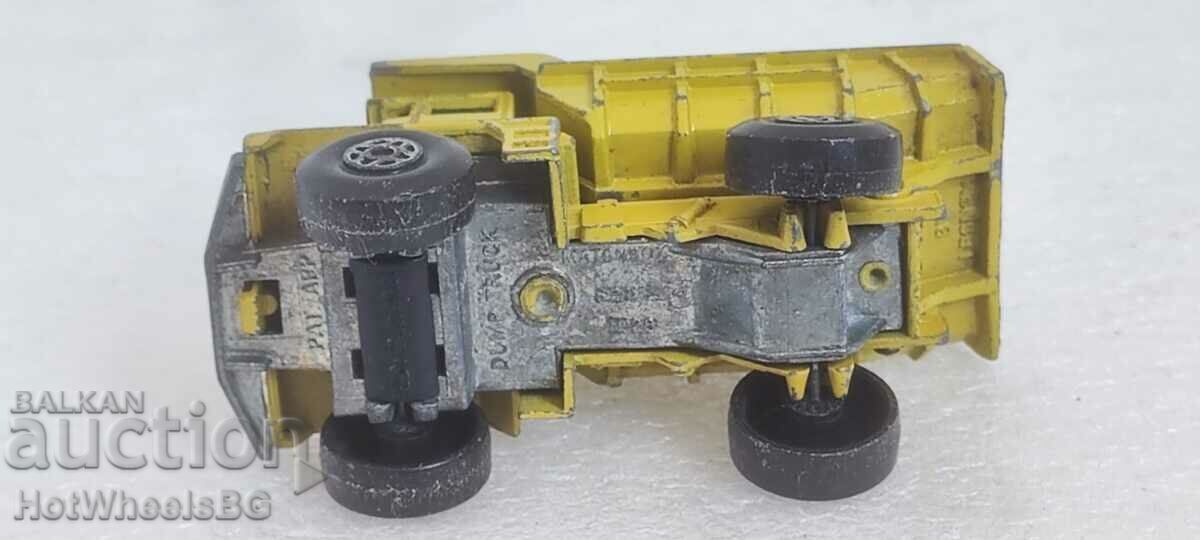MATCHBOX LESNEY No. 28A Mack Dump Truck 1970 - 7 MATCHBOX LESNEY No. 28A Mack Dump Truck 1970 - 7