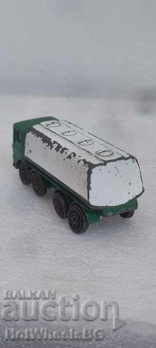 Delivery of -MATCHBOX LESNEY No 32A Leyland Tanker 1970 Delivery of -MATCHBOX LESNEY No 32A Leyland Tanker 1970