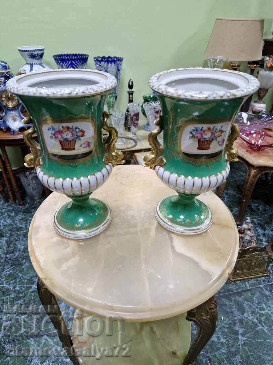 Уникален чифт антикварни колекционерски порцеланови вази